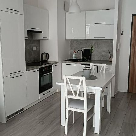 Apartment Z Ogrodkiem Na Warszawskiej Woli Warschau Exterior foto