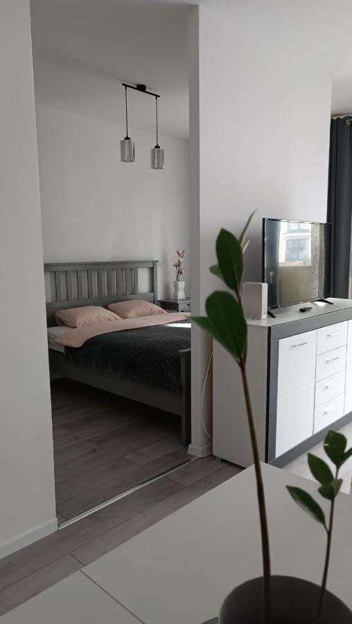 Apartment Z Ogrodkiem Na Warszawskiej Woli Warschau Exterior foto