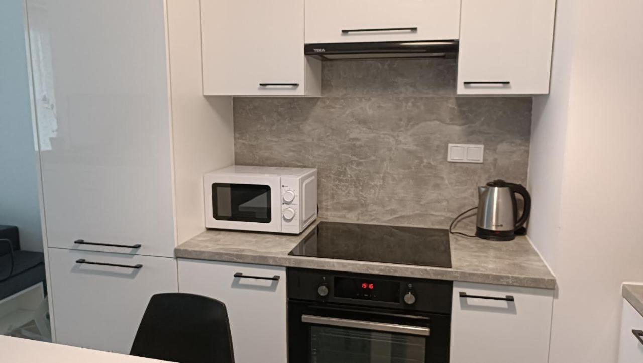 Apartment Z Ogrodkiem Na Warszawskiej Woli Warschau Exterior foto